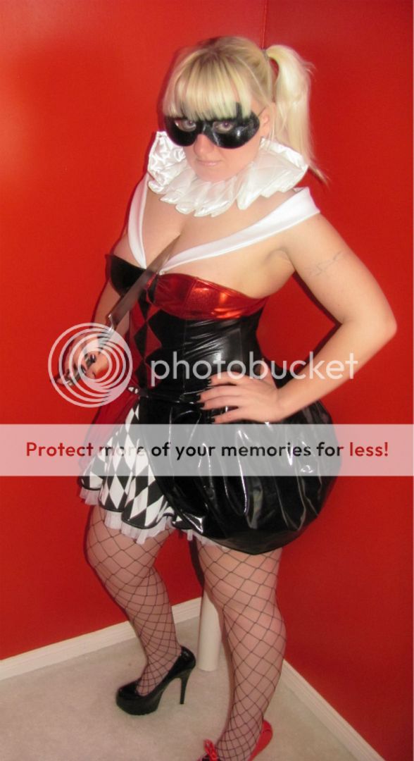 http://i1327.photobucket.com/albums/u661/ViiLove81/BeFunky_HarleyQuinn036_zpscd0a414e.jpg